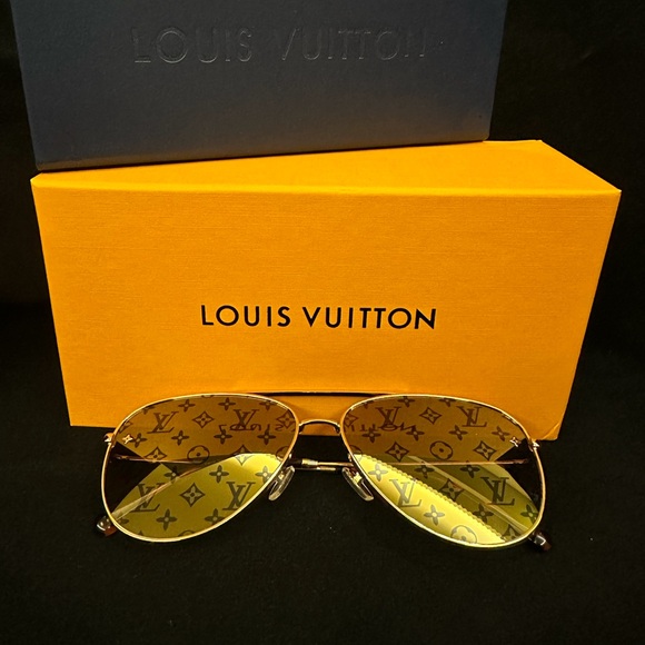 Women's Louis Vuitton sunglasses - Picture 1 of 7